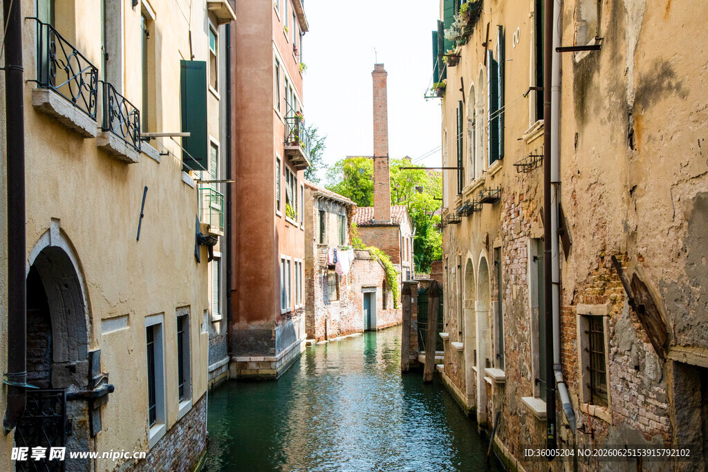 威尼斯狭窄水道小巷景观