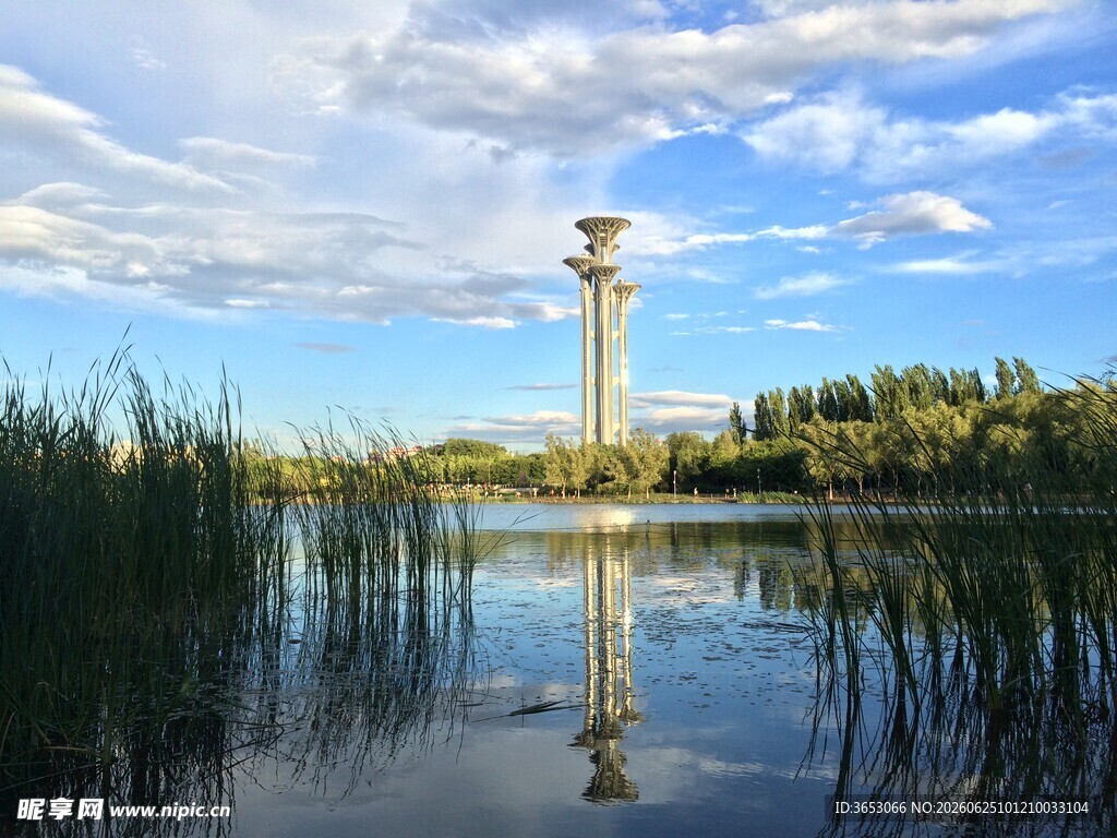 湖畔高塔美景