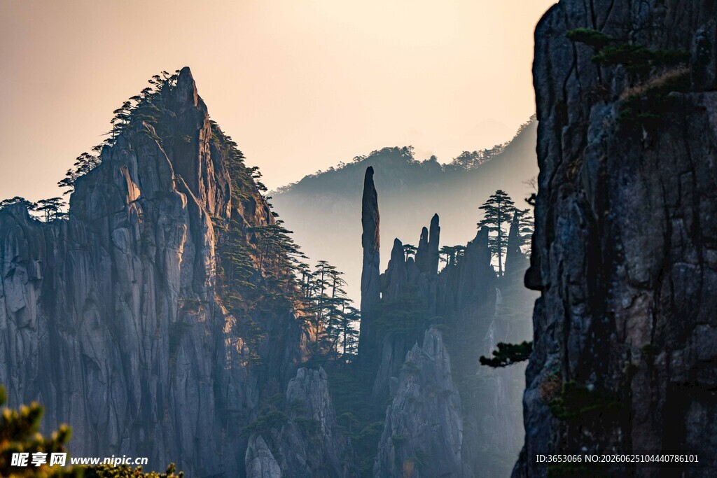 壮丽黄山奇峰景观