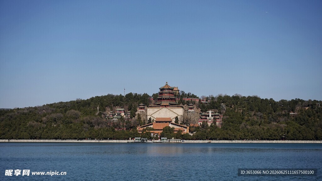 湖畔古建筑尽显古韵风采