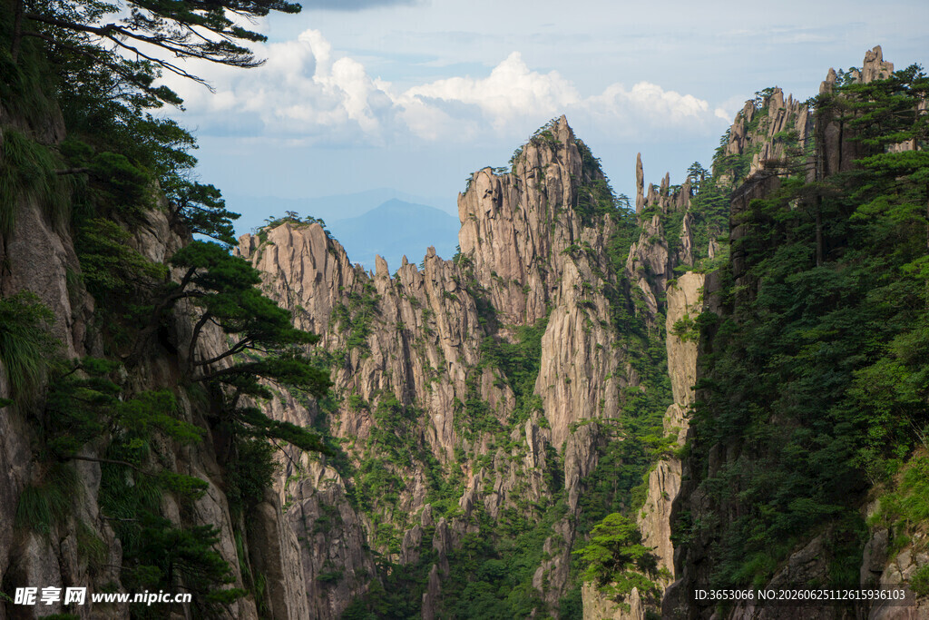 壮丽黄山奇峰景观