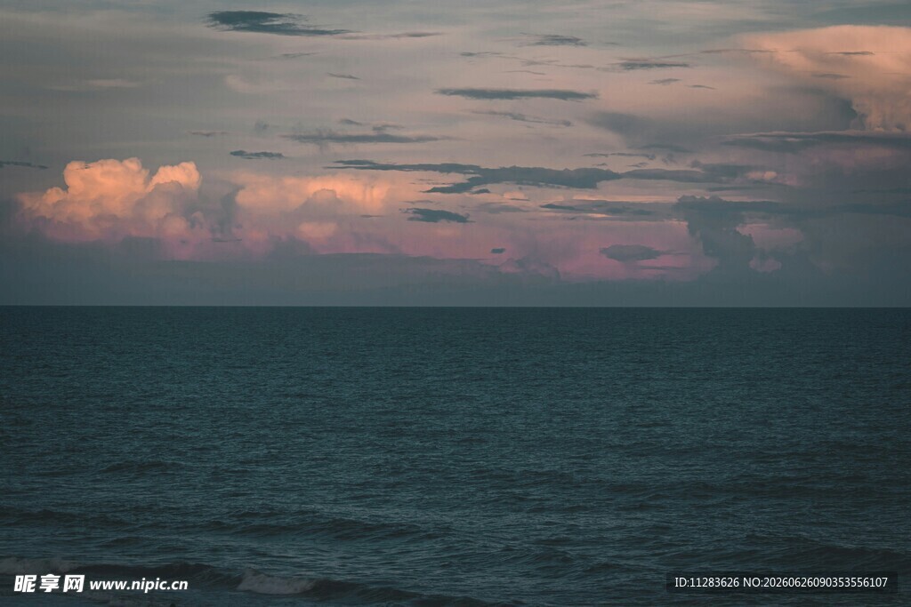 海上晚霞美景
