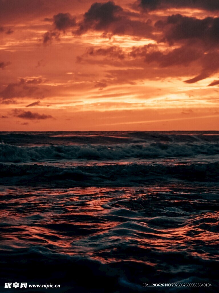 海上绝美日落景观