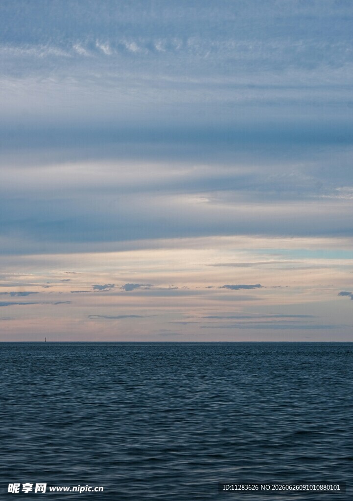 海上天空的美丽景致