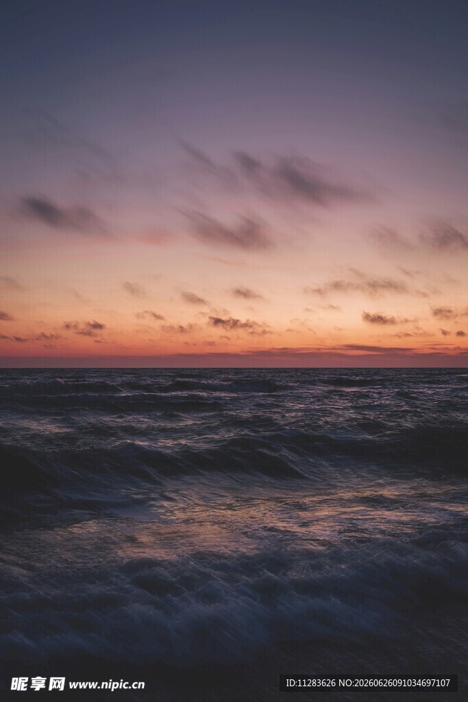 海边日落时分的美丽景象