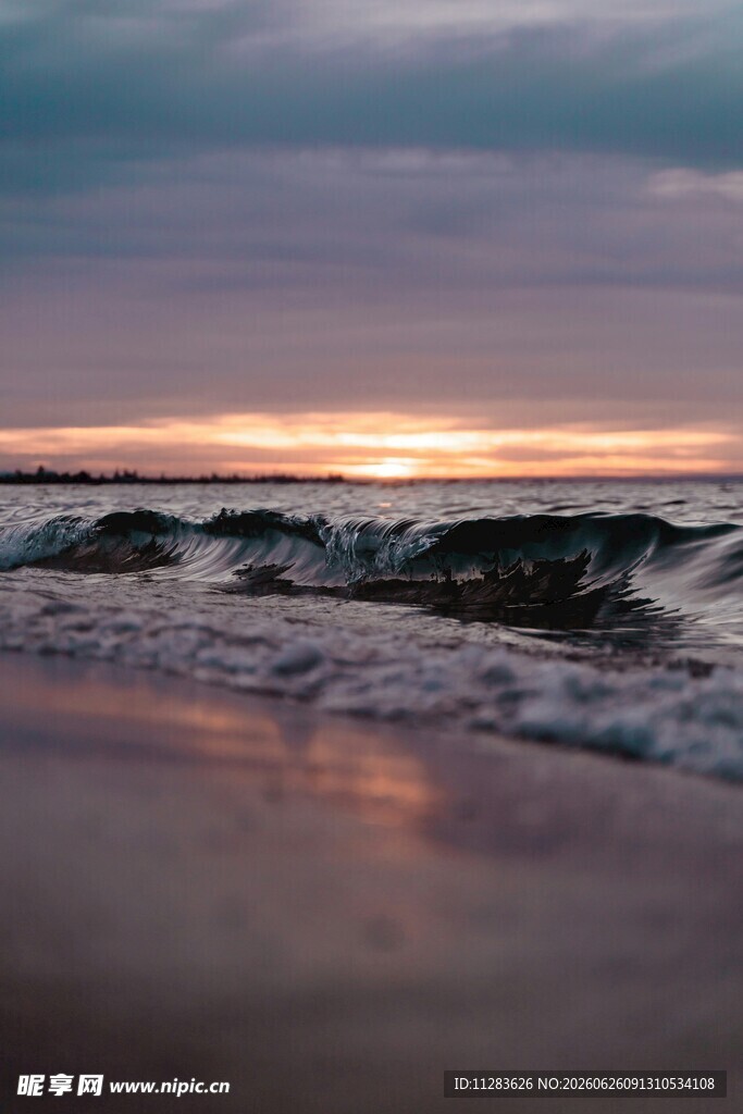 海边日落时分的壮美海景