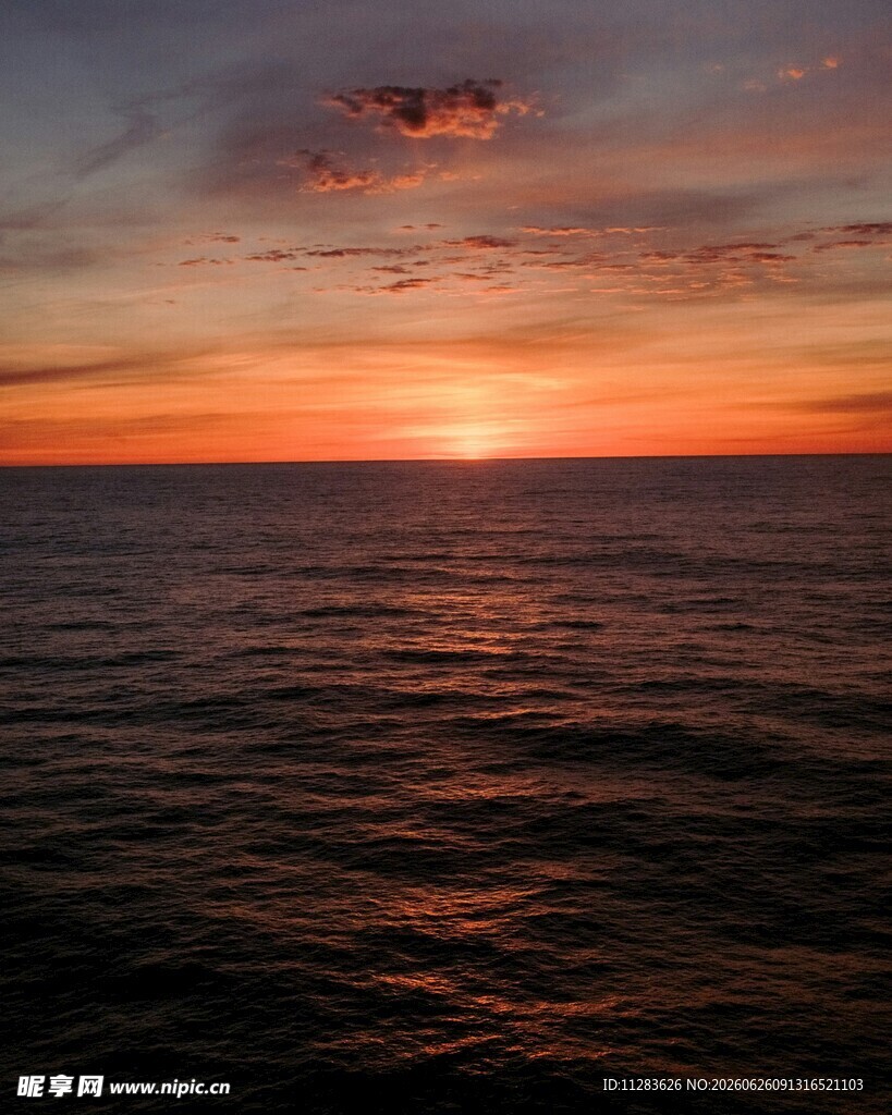 海上绝美日落景观