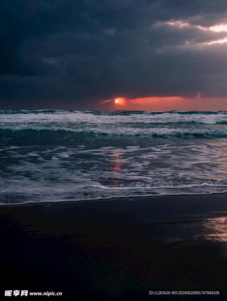 海边日落时分的壮丽海景