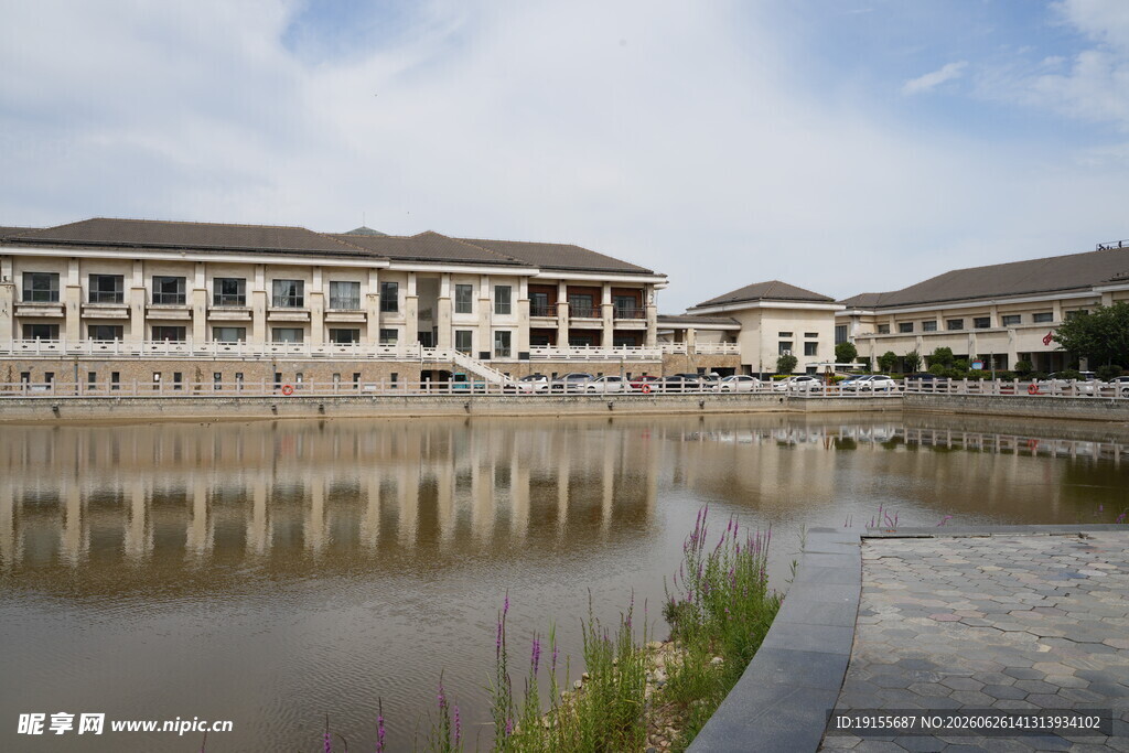 水边中式建筑群景观