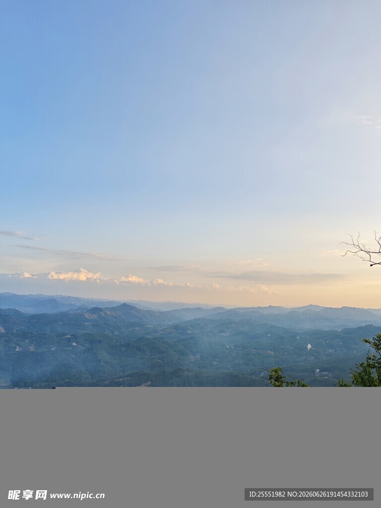 山间远景