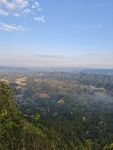 俯瞰山林与广阔田野风光