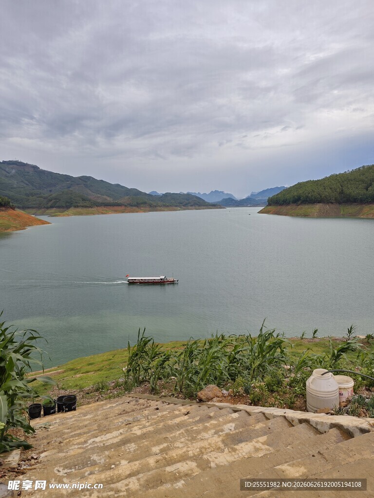 湖畔美景