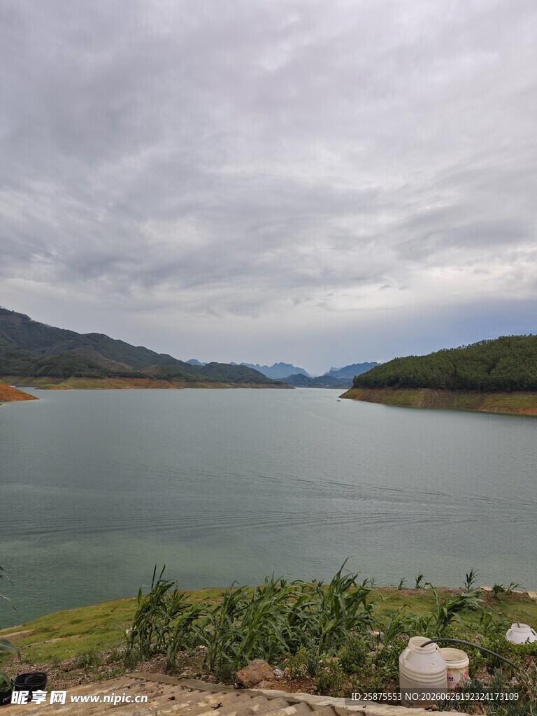 宁静山水湖景风光
