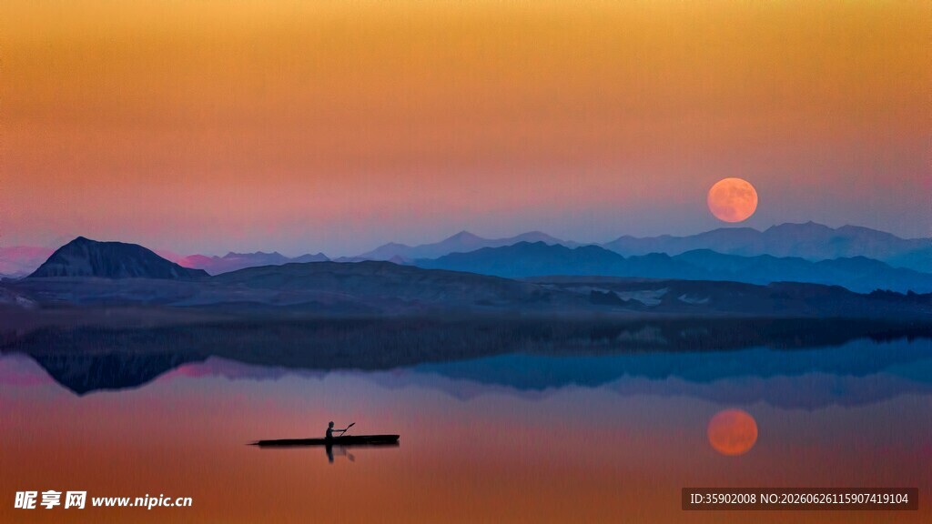 夕阳下湖面孤舟美景
