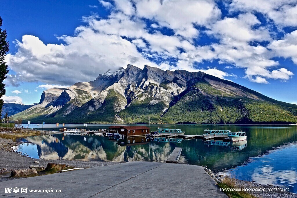 壮丽山水倒影美景