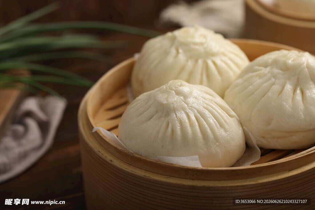 竹笼里的美味鲜肉包子