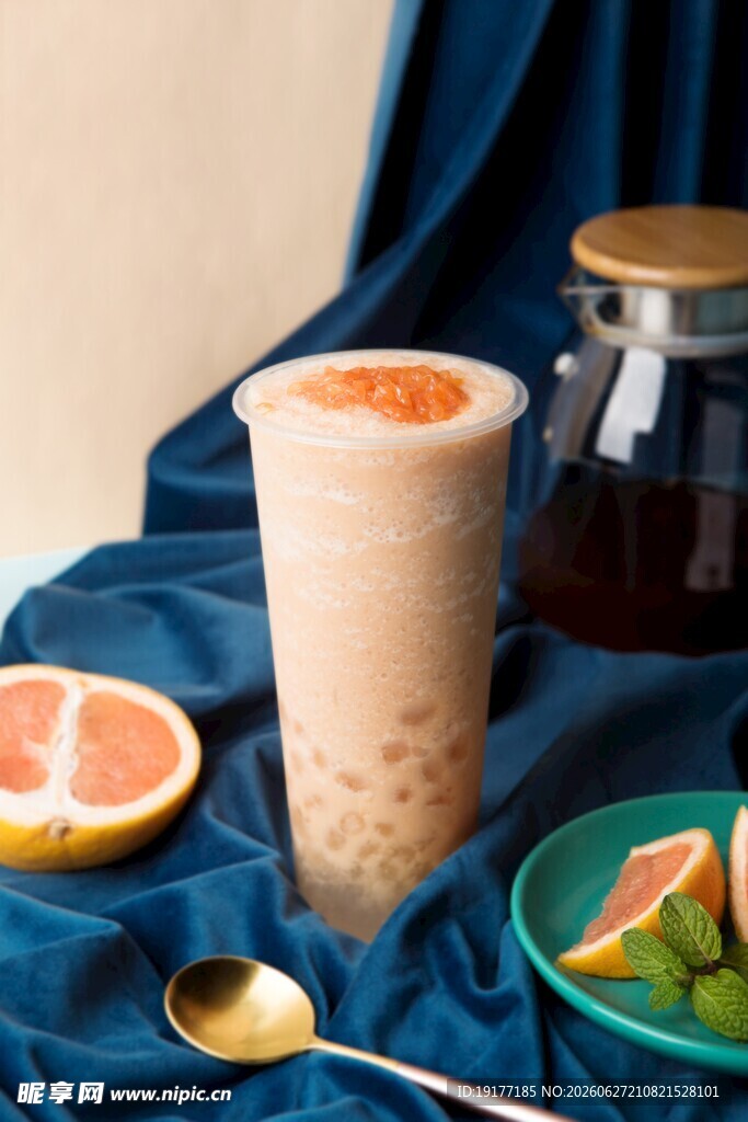美味果味奶茶与清新水果