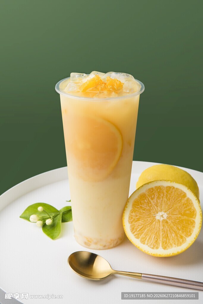 鲜榨柠檬冰饮清爽一夏