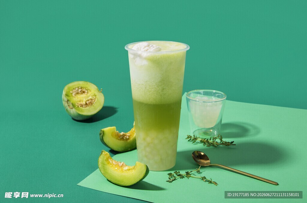 清新牛油果饮品与鲜果