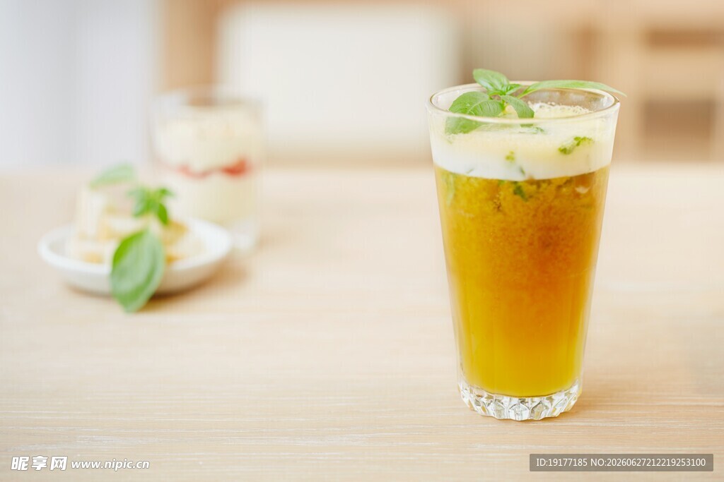 清新薄荷冰茶饮