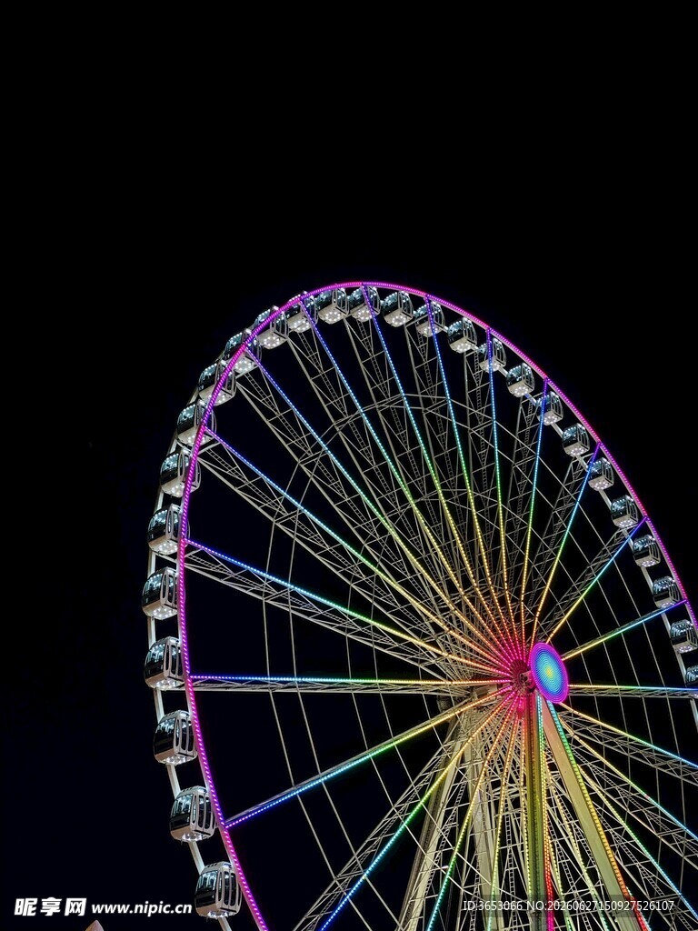 璀璨摩天轮点亮夜空