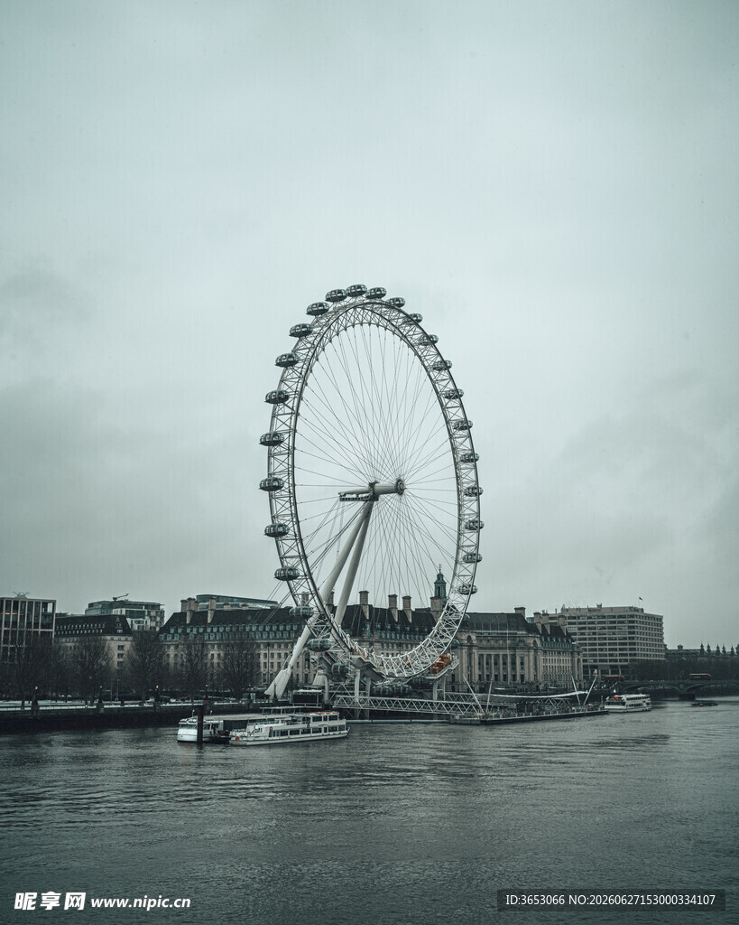 河畔摩天轮景观