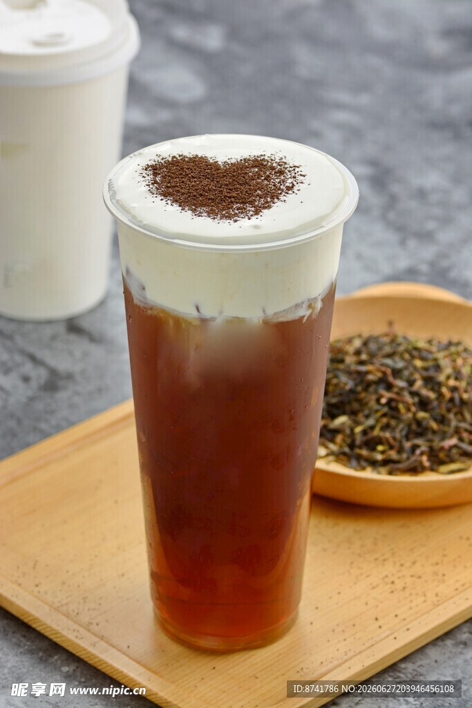 奶盖红茶配茶叶与咖啡杯