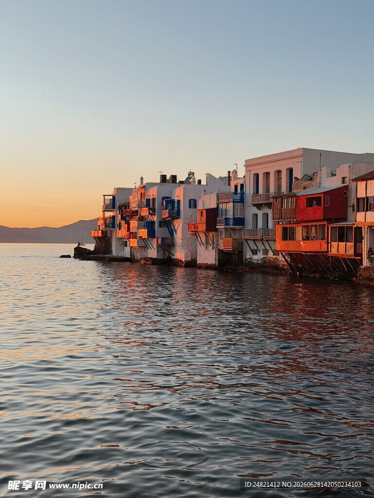 海边彩色建筑的美丽景致