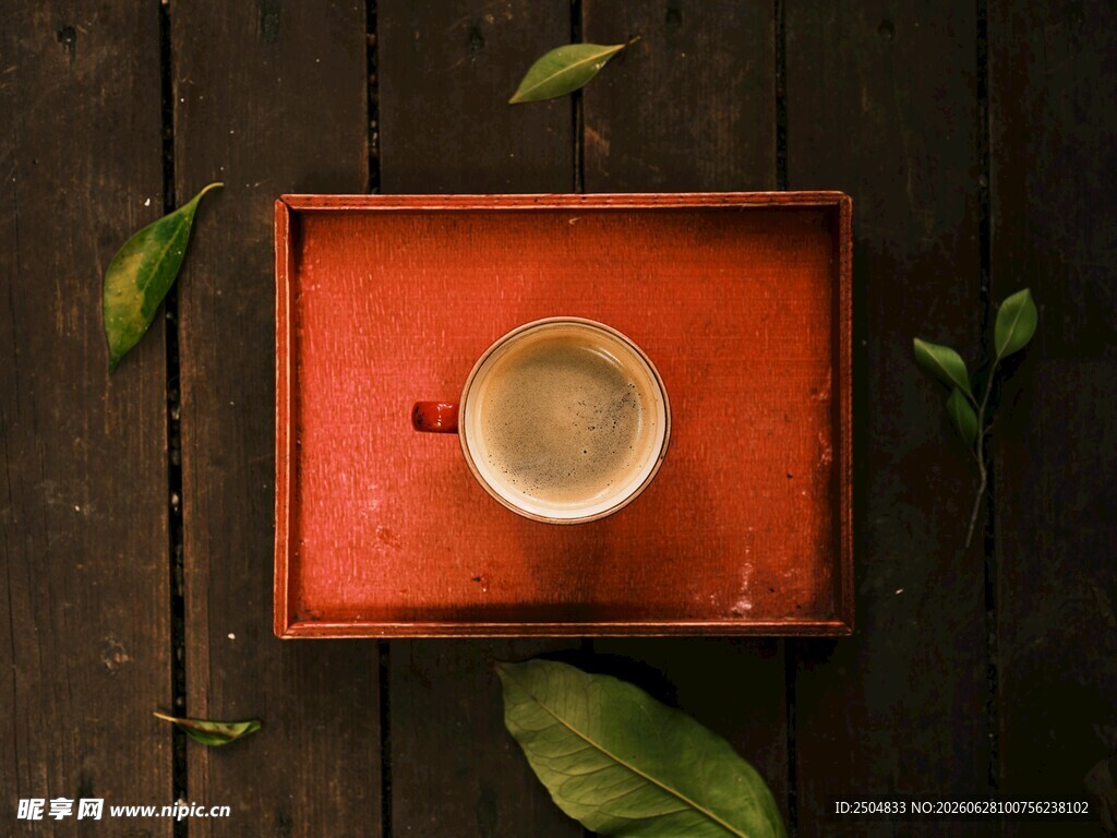 红盘 茶具 茶杯 托盘 绿叶 