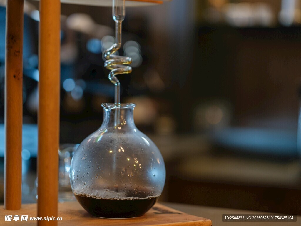 实验室玻璃器皿中的液体