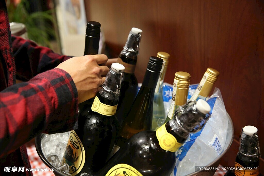 手选多样啤酒瓶