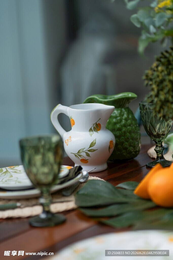 复古风茶具与绿植静物
