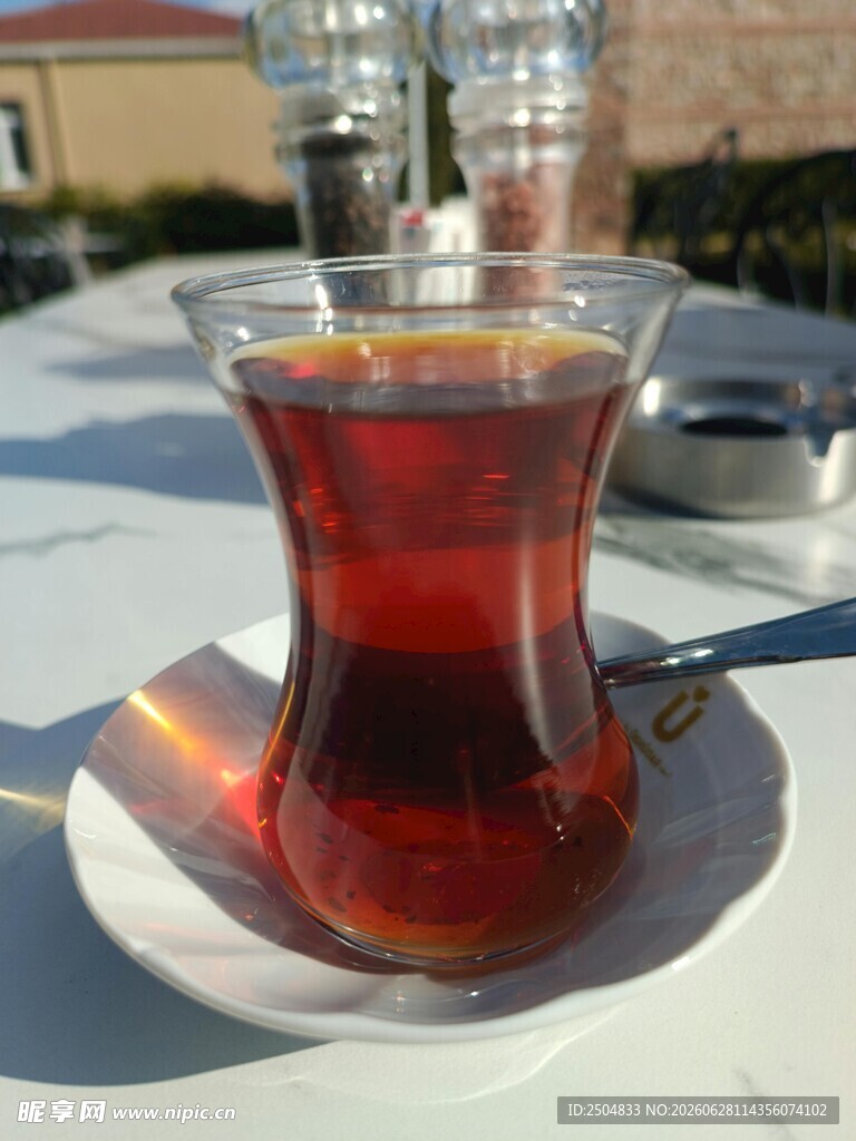 土耳其传统玻璃杯中红茶