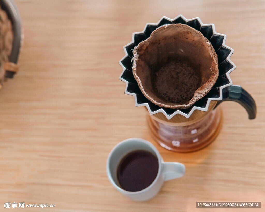 手冲咖啡器具与成品咖啡