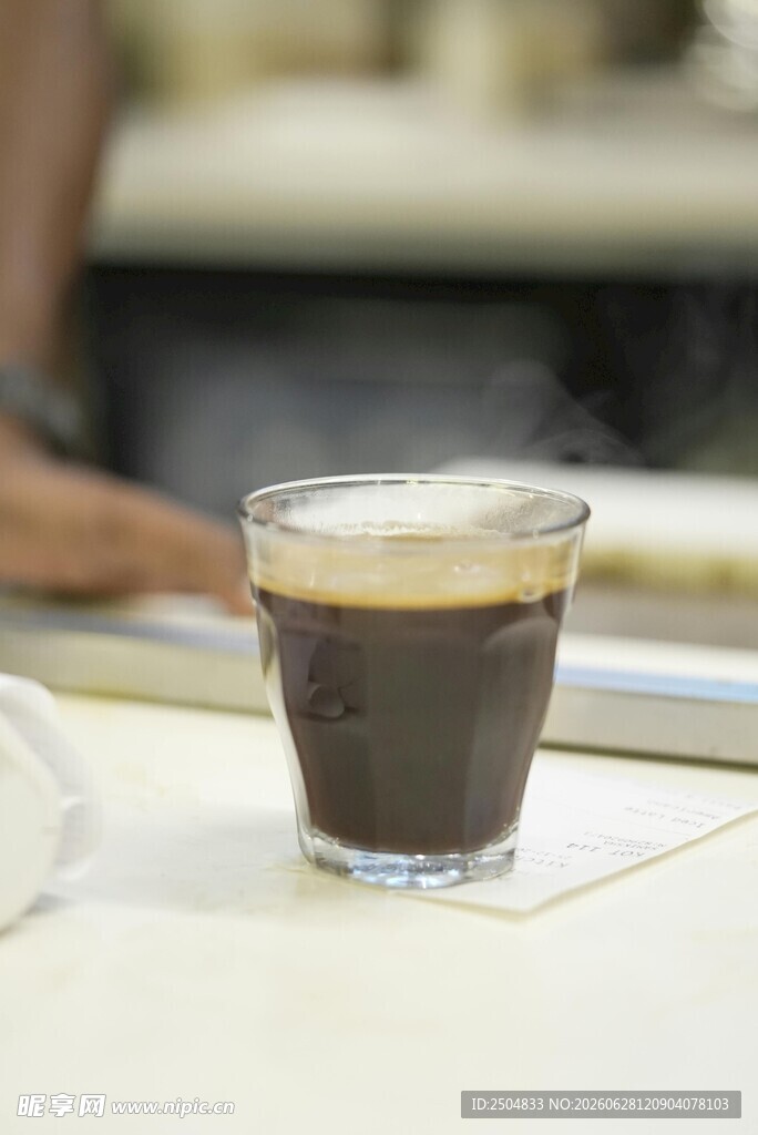 一杯浓郁黑咖啡