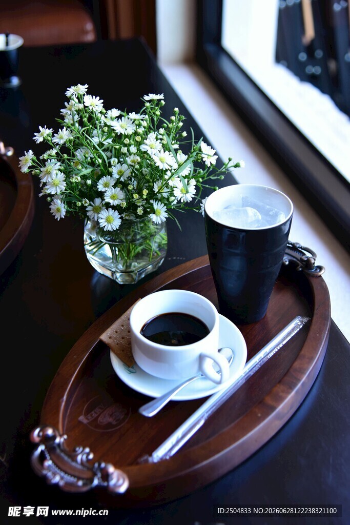 咖啡 杯子 托盘 花束 餐具 