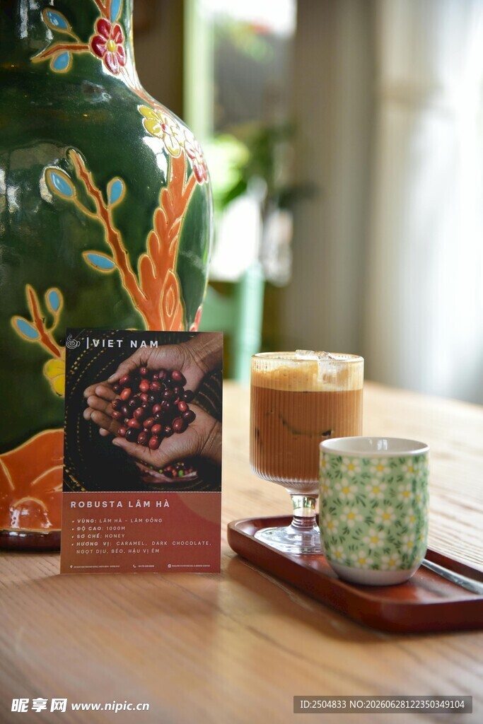 中式茶具与茶品展示