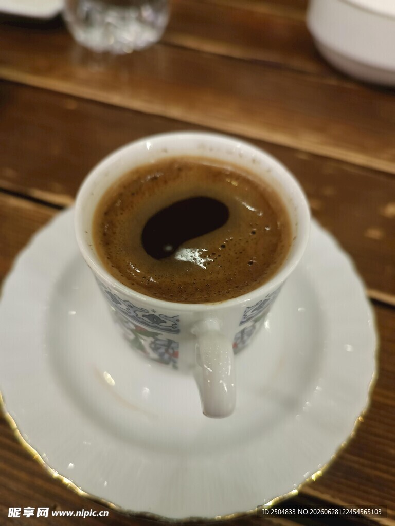 精致土耳其咖啡杯装咖啡
