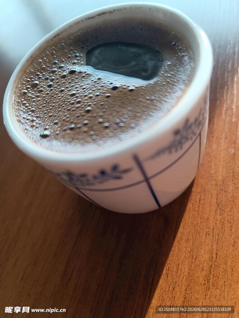 一杯香浓泡沫咖啡特写
