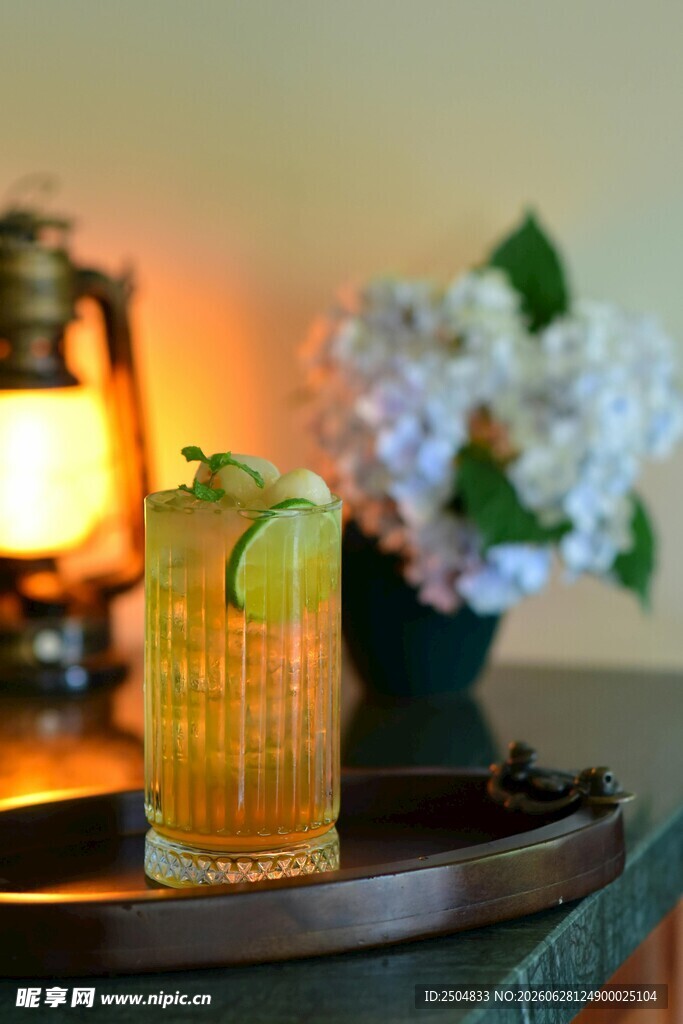 鸡尾酒 柠檬 饮品 杯子 花束