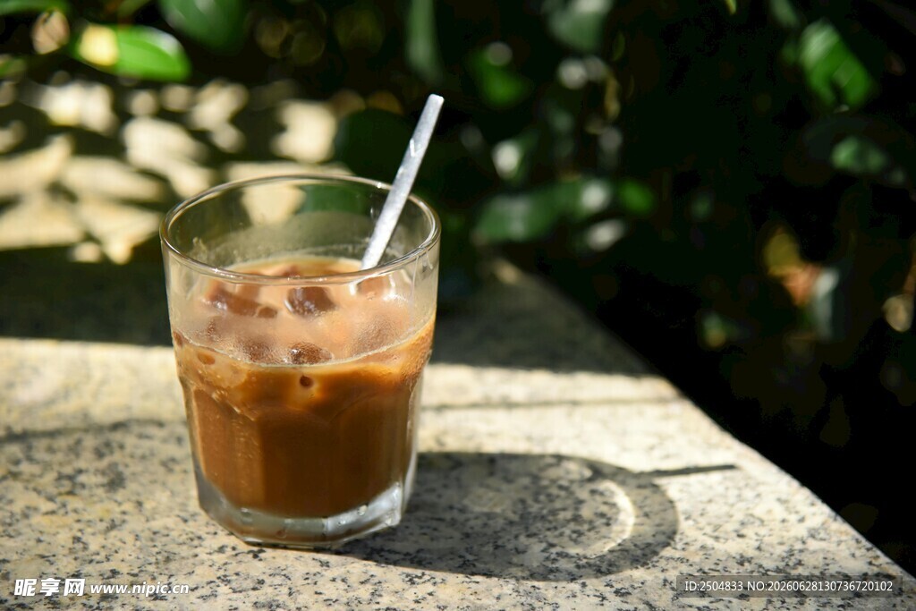 冰咖啡 吸管 饮品 玻璃杯 石