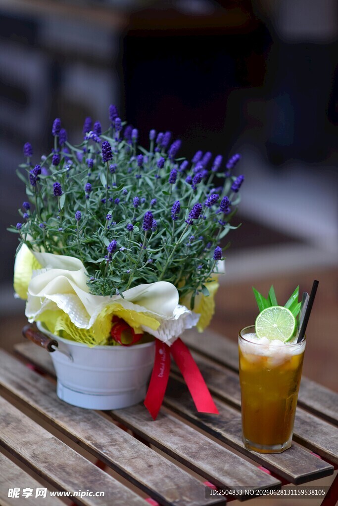 清新花茶配特色饮品