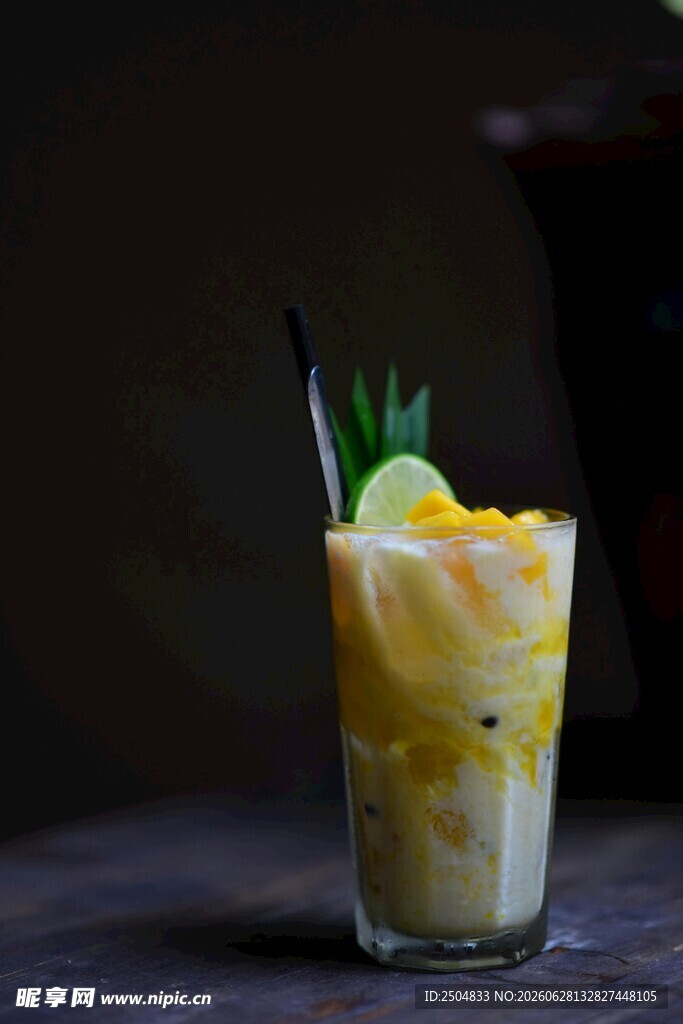美味热带水果杯