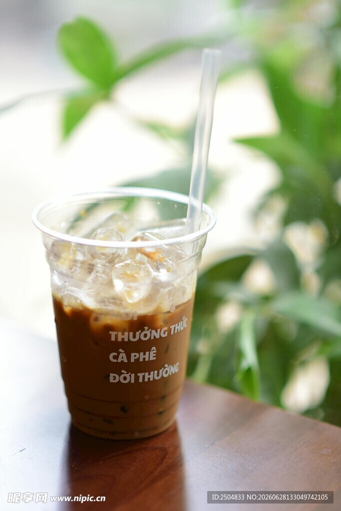 透明杯中的冰咖啡