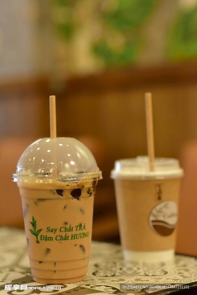 两杯美味奶茶特写