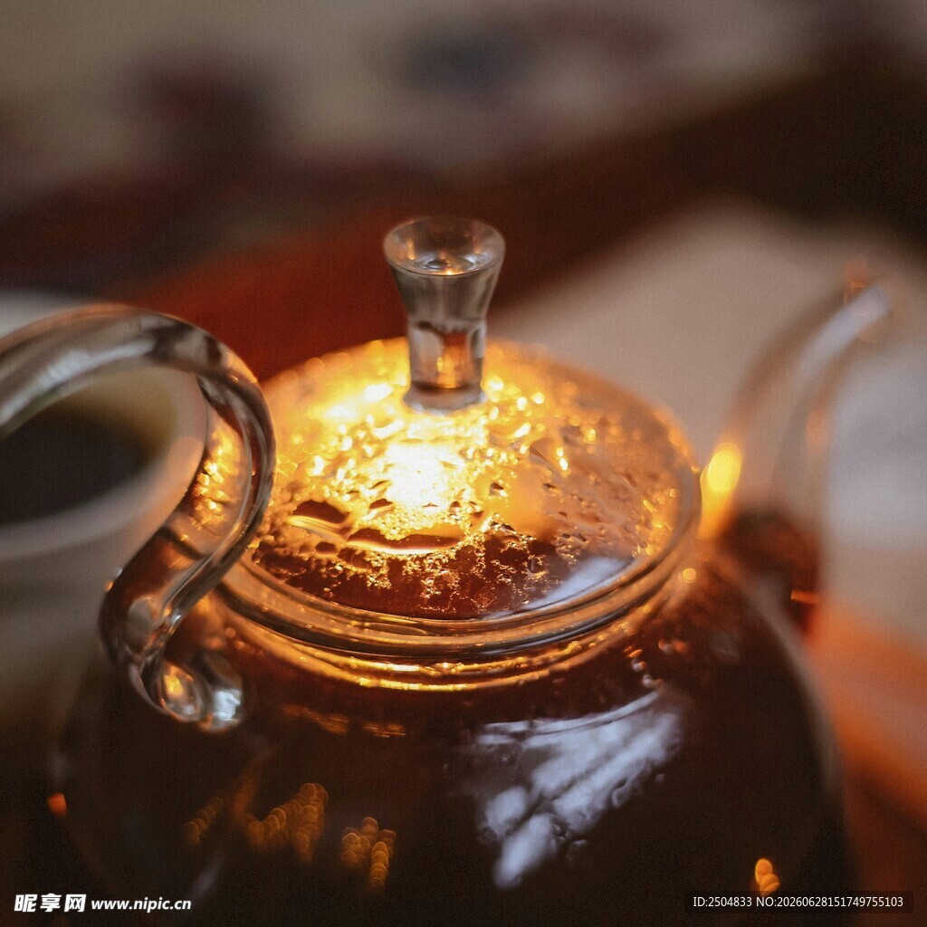 复古玻璃茶壶特写