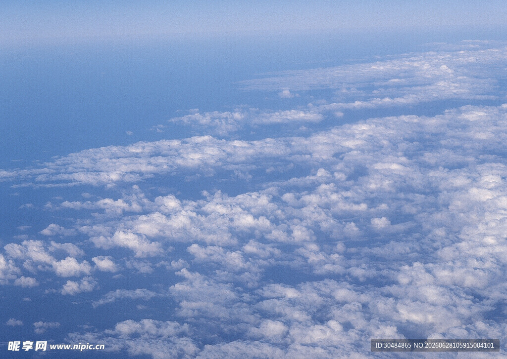 高空俯瞰云海美景