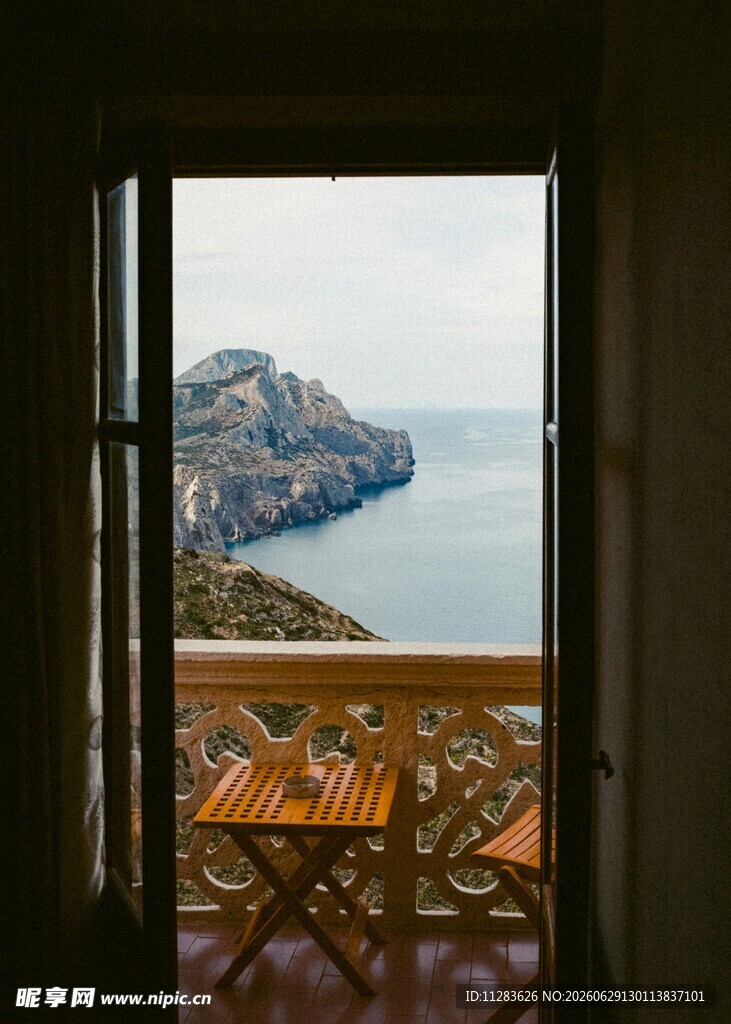 透过门窗赏海景露台风光