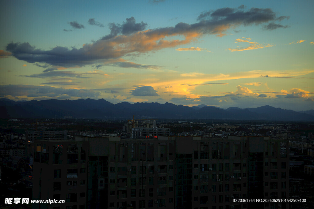 城市黄昏天际线美景