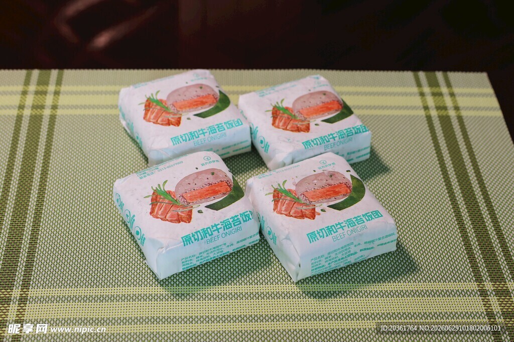 草莓夹心小糕点